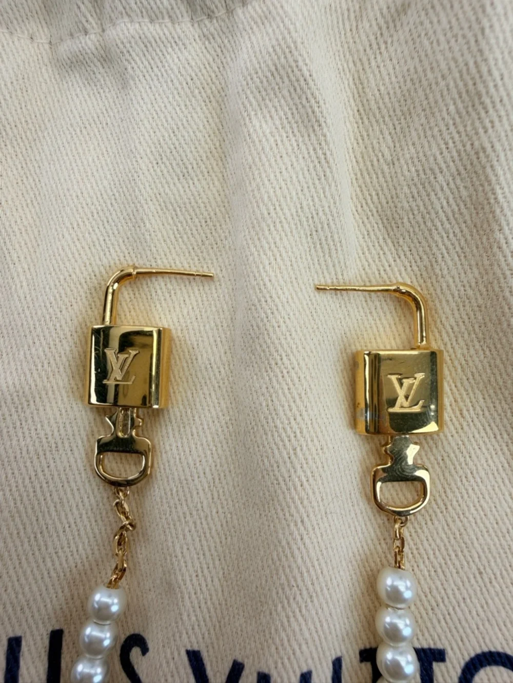 Louis Vuitton Pearlock Gold and White Pearl Chain Earring